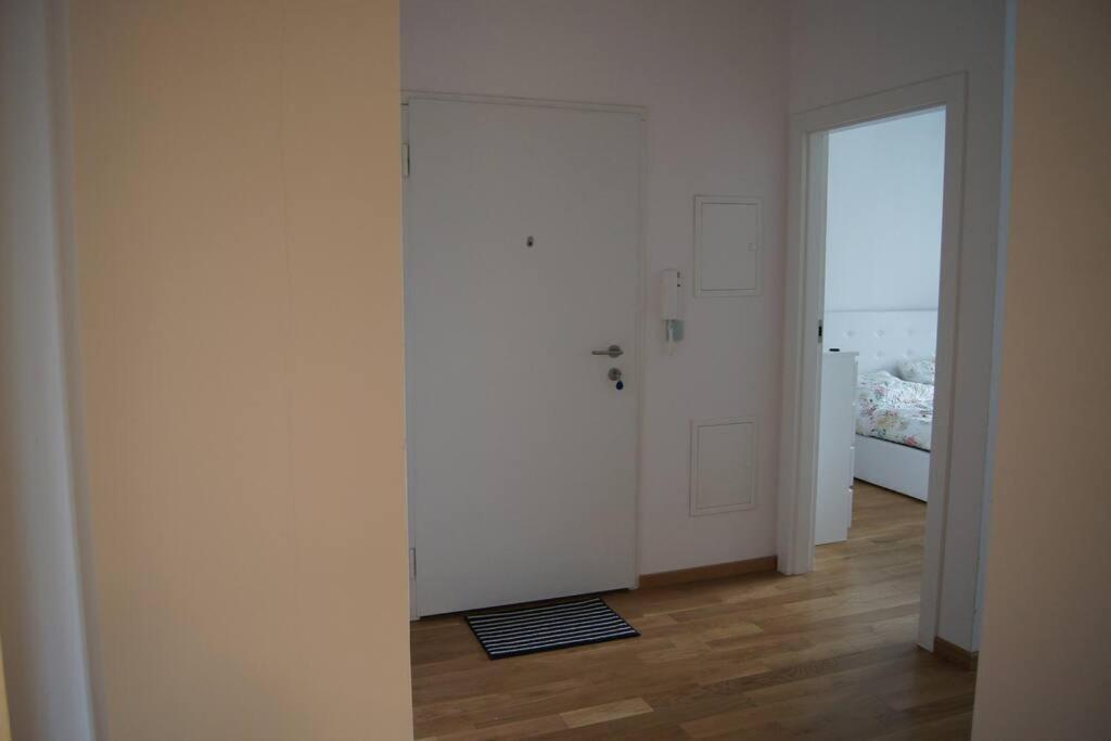 ワルシャワCichy, Nowoczesny, Komfortowy Przy Galerii Mokotowアパートメント エクステリア 写真