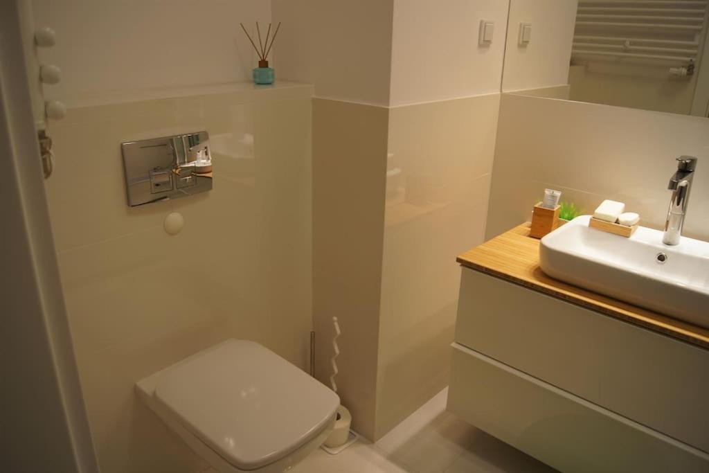 ワルシャワCichy, Nowoczesny, Komfortowy Przy Galerii Mokotowアパートメント エクステリア 写真
