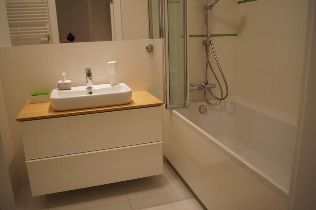 ワルシャワCichy, Nowoczesny, Komfortowy Przy Galerii Mokotowアパートメント エクステリア 写真
